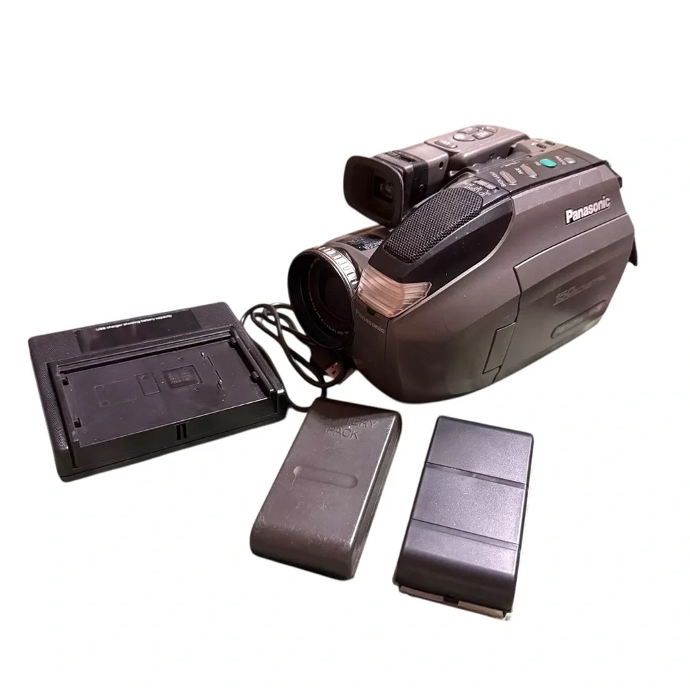 Panasonic PV-L680D Palmcorder CAMCORDER VHSC Video Camera Battery Charger WORKS